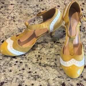 Chase + Chloe Yellow and White T-Strap Heels
